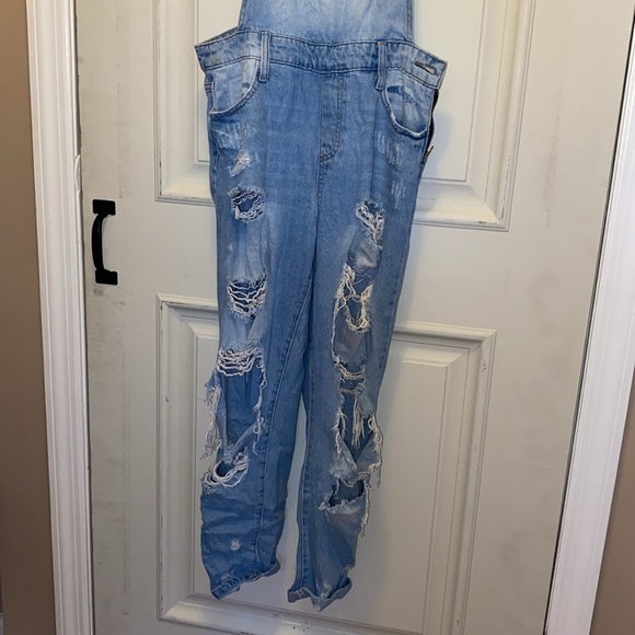 boutique ripped pant overalls - Picture 3 of 5